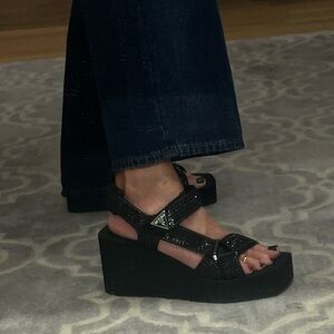 Guess sparkle platform sandal
